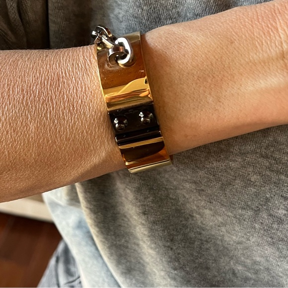 Louis Vuitton cuff - Picture 9 of 10